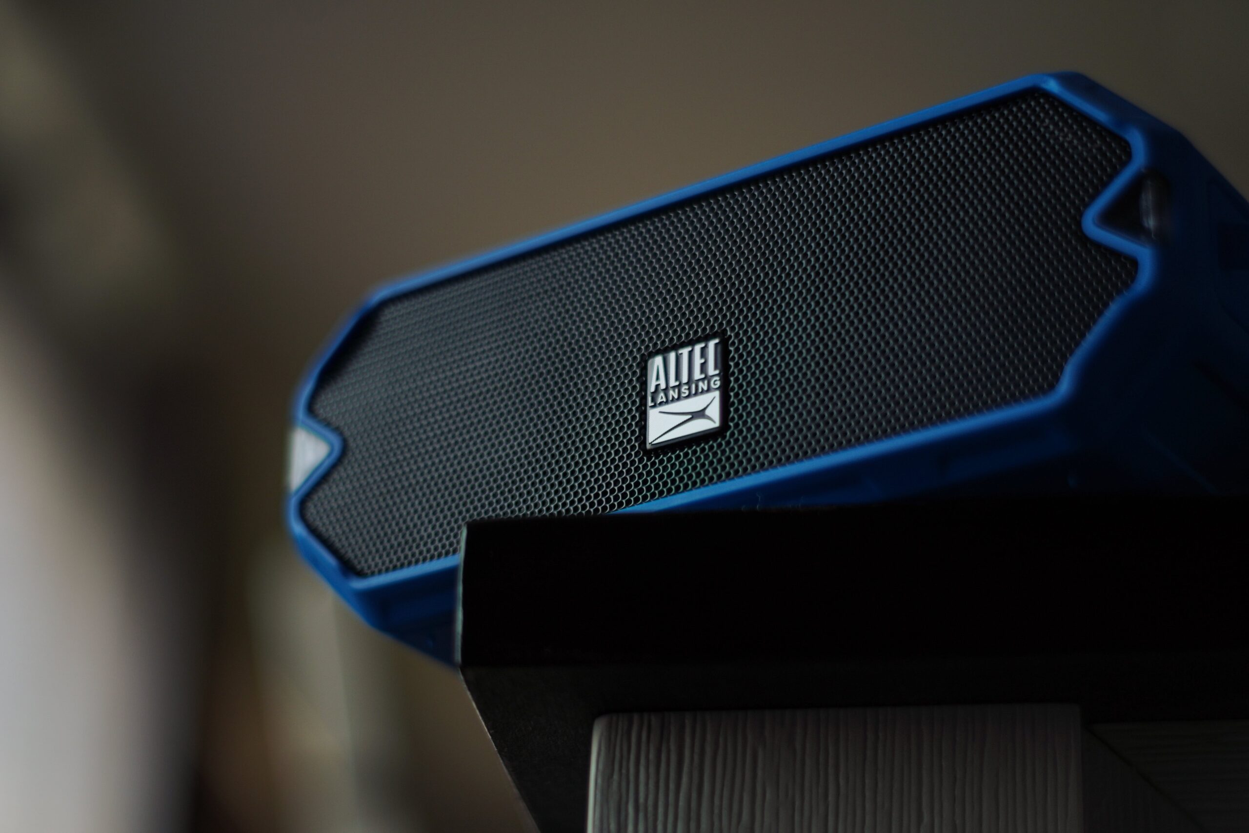 how to reset altec lansing speaker